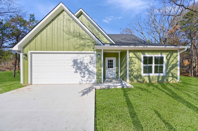 view of front of house featuring a front yard and a garage