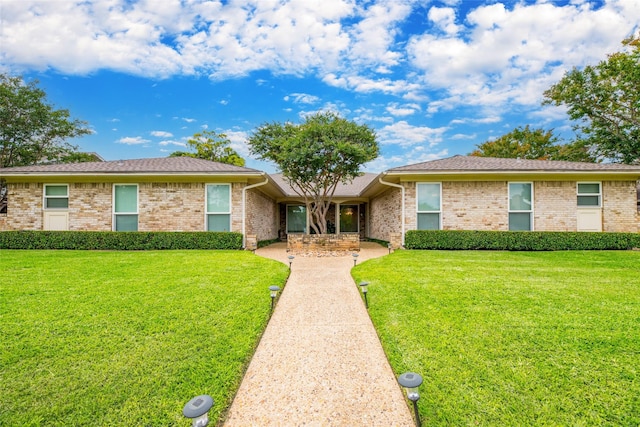 single story home featuring a front lawn