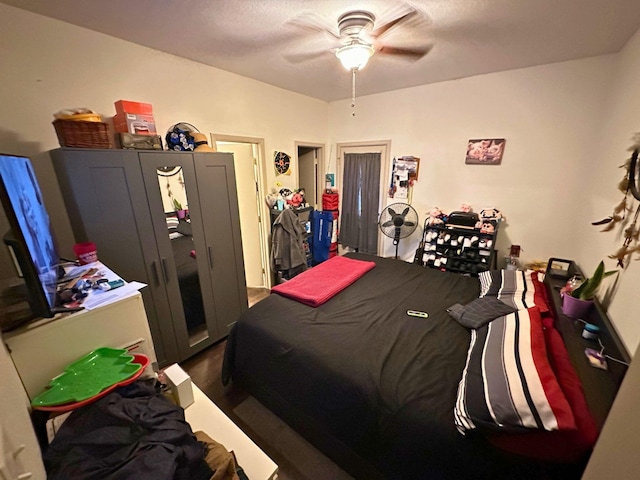 bedroom with ceiling fan