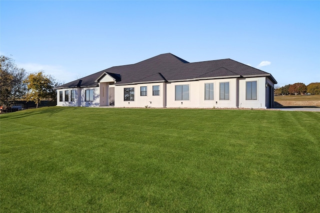 view of front of home featuring a front yard