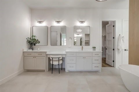 192 Top Flight Dr, Weatherford, TX 76087 - full bathroom with vanity, baseboards, and a soaking tub