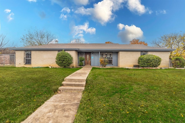 single story home with a front lawn