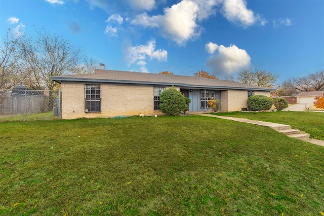 single story home with a front yard