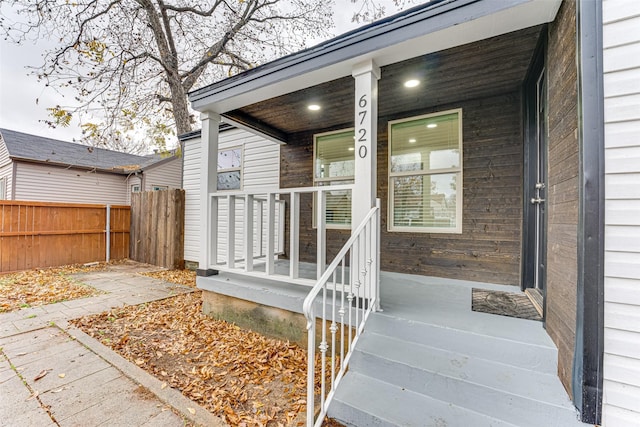 property entrance featuring a porch