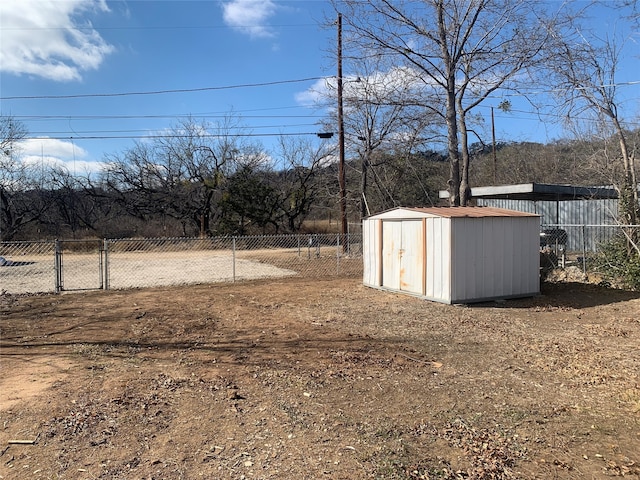 view of yard with a storage unit