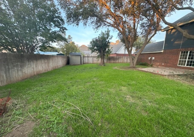 view of yard with a patio