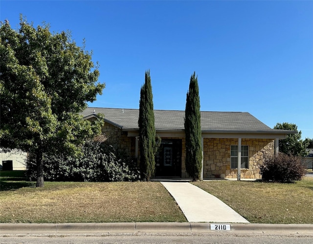 view of front of house with a front lawn