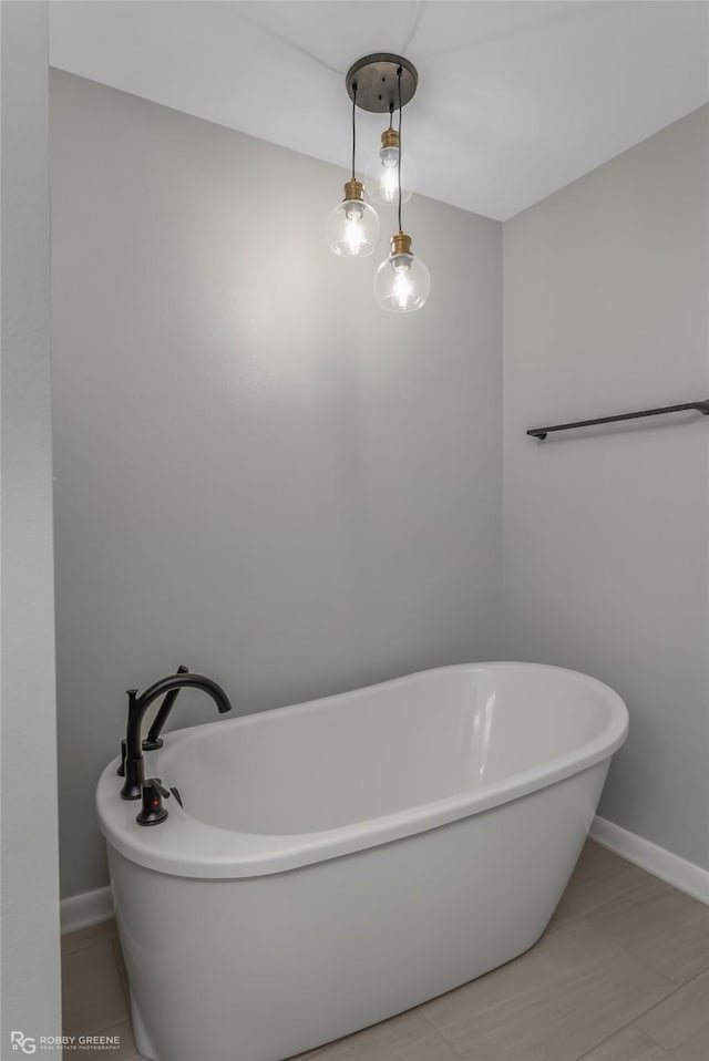 bathroom featuring a washtub