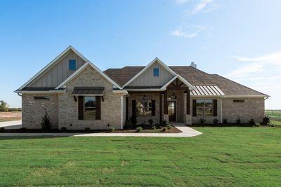 view of front facade with a front lawn