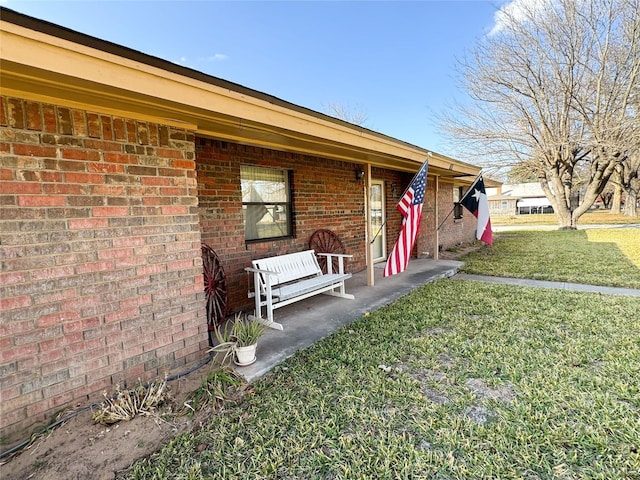 view of front of home with brick siding and a front lawn