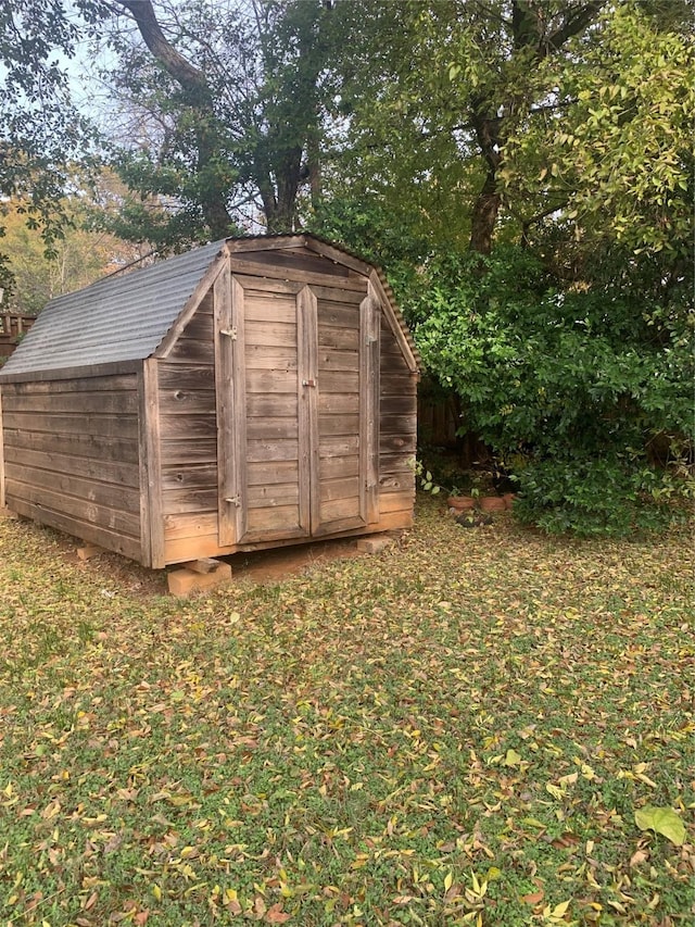 view of outbuilding with a yard