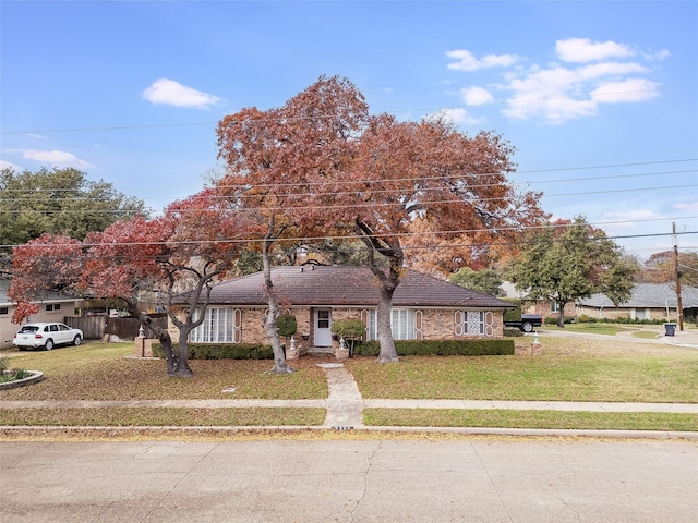 view of front of property with a front lawn