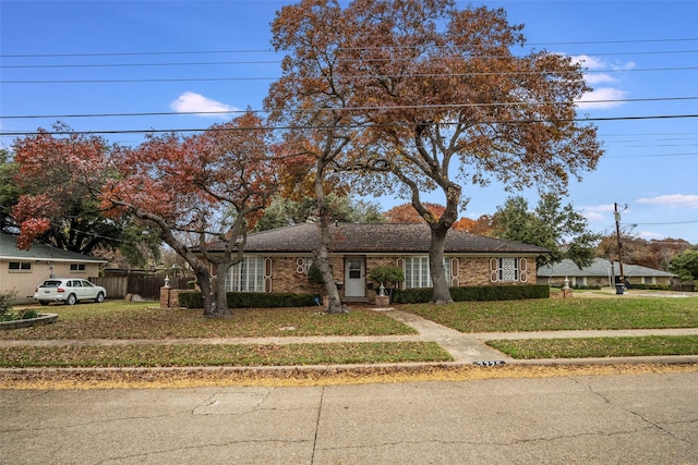 view of front of property with a front yard