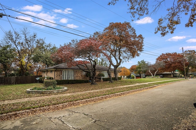 exterior space featuring a front yard