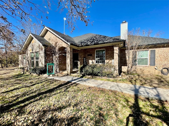 view of front of house featuring a front yard