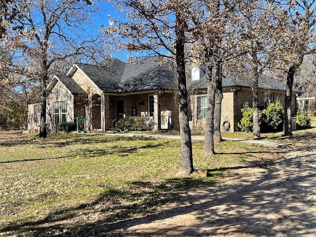 view of front of house featuring a front yard