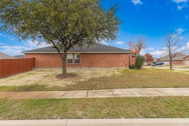 view of side of property featuring a lawn