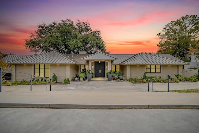 view of front of property