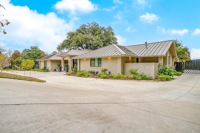 view of front of property