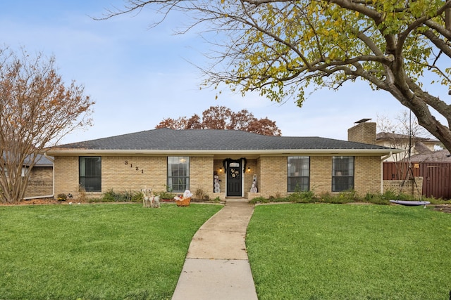 single story home with a front lawn