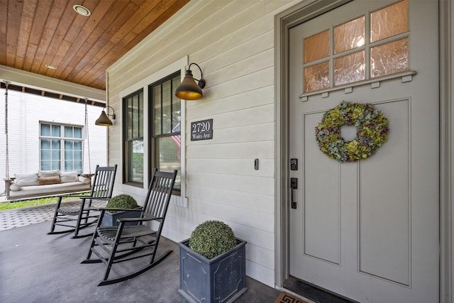 property entrance featuring covered porch