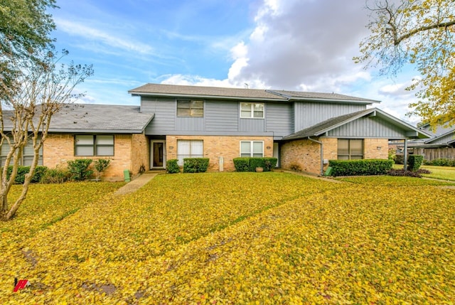 view of property featuring a front lawn