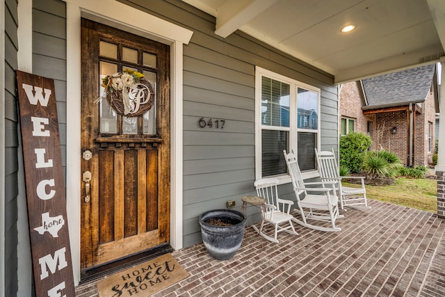 property entrance featuring a porch