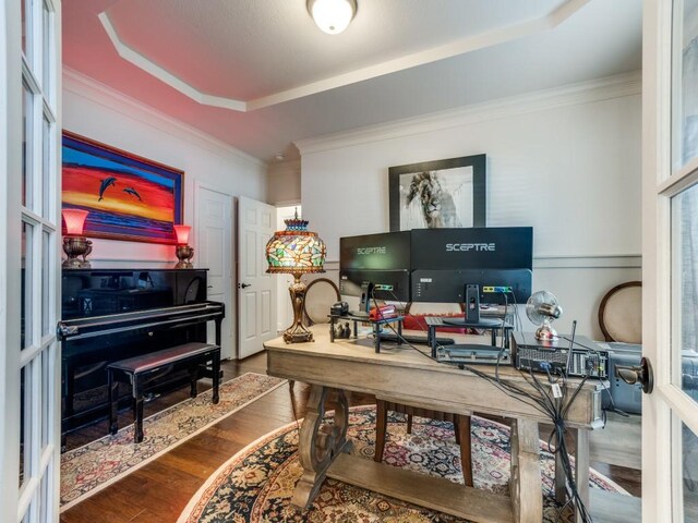 living room featuring a high ceiling and a notable chandelier