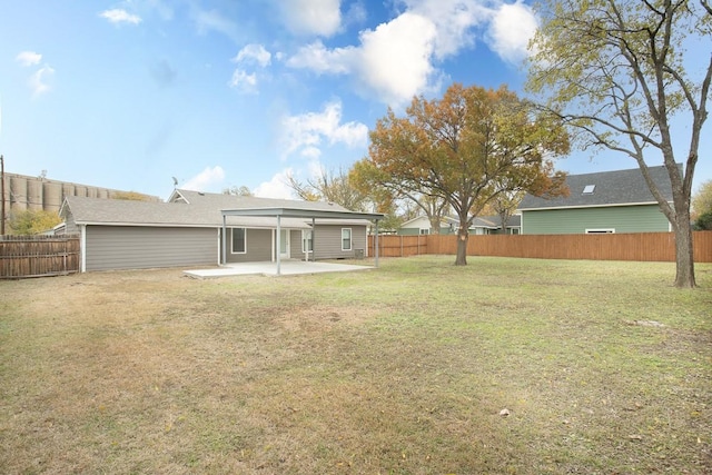 view of yard featuring a patio area