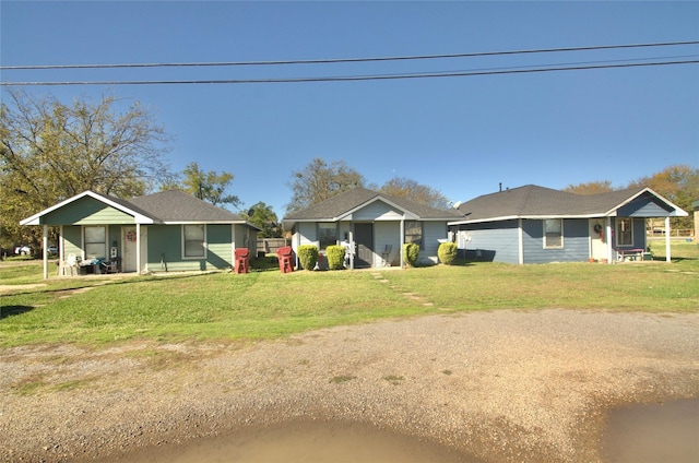 view of front of house featuring covered porch and a front yard