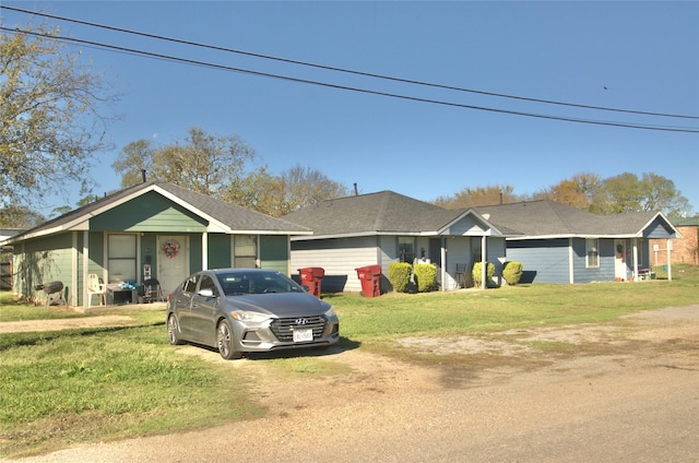 ranch-style house featuring a front yard