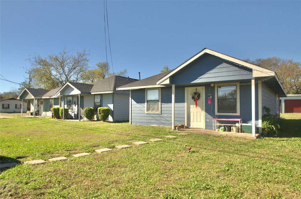 single story home with a front yard