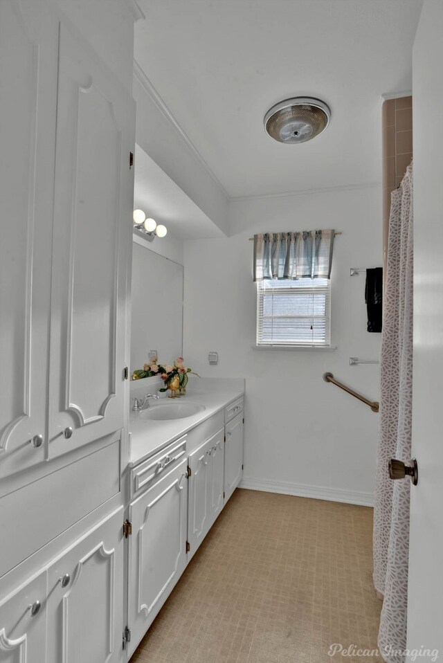 bathroom with vanity