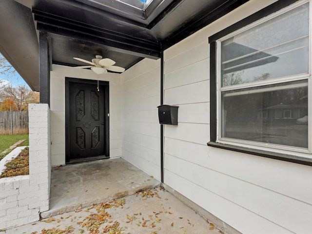 doorway to property with ceiling fan