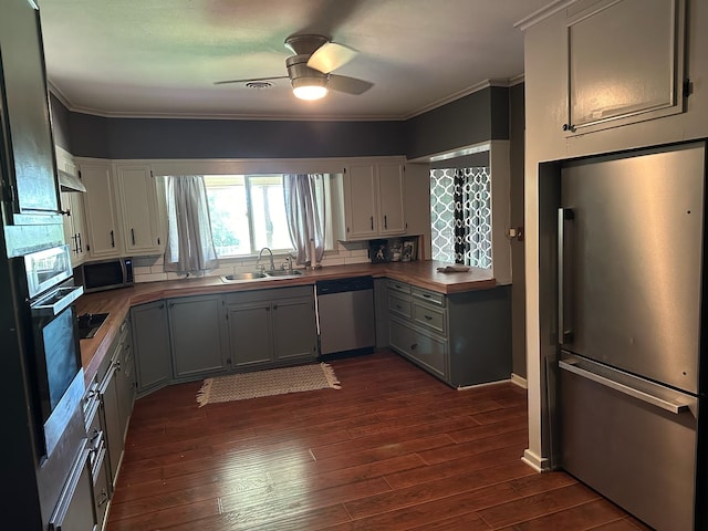 kitchen with dark hardwood / wood-style flooring, stainless steel appliances, gray cabinetry, and sink