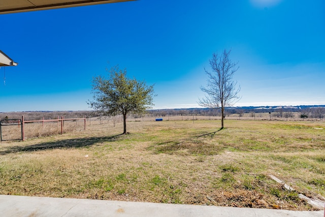 view of yard featuring a rural view