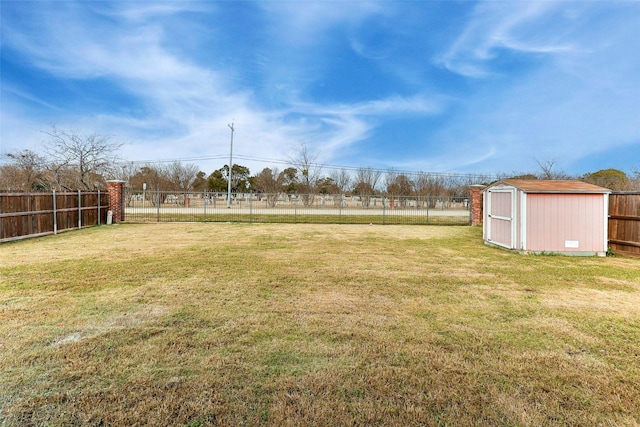 view of yard with a storage shed