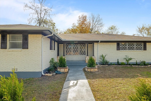 view of front of house with a front yard