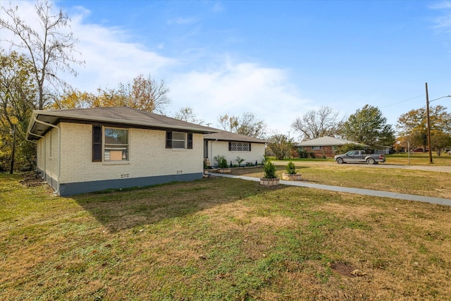 ranch-style house with a front yard