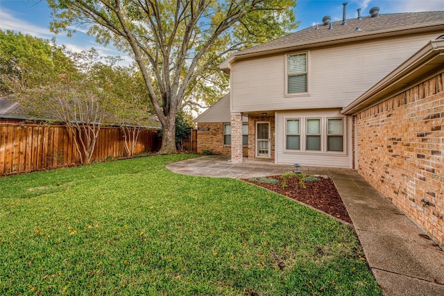 view of yard with a patio