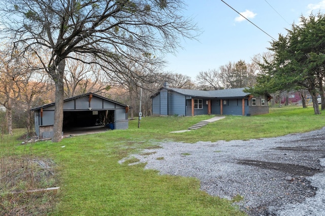 view of yard featuring a garage and an outdoor structure