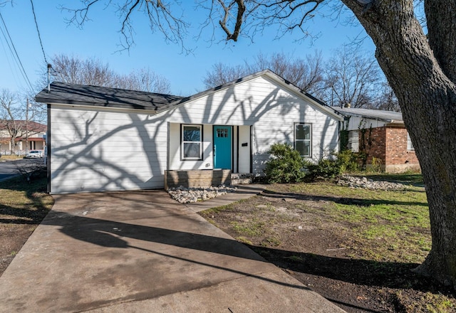 view of front of property