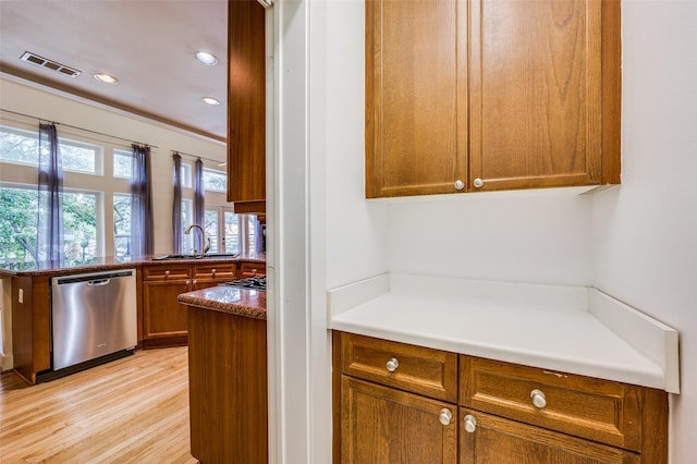 kitchen featuring dishwasher, light hardwood / wood-style floors, kitchen peninsula, and sink