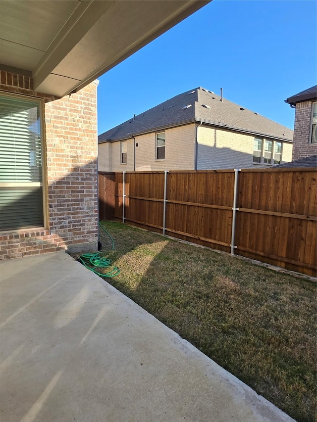 view of yard featuring a patio