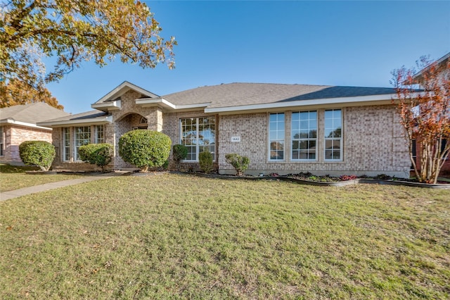 ranch-style house featuring a front lawn