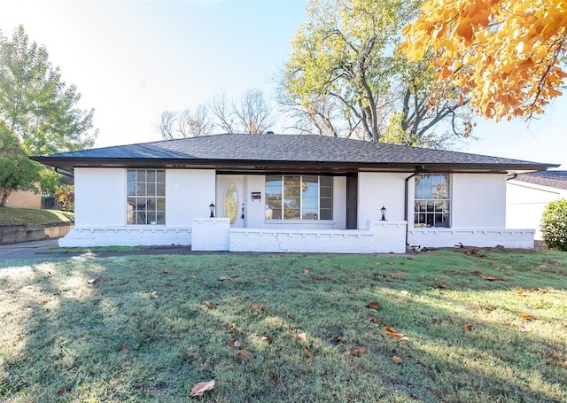 ranch-style house featuring a front lawn