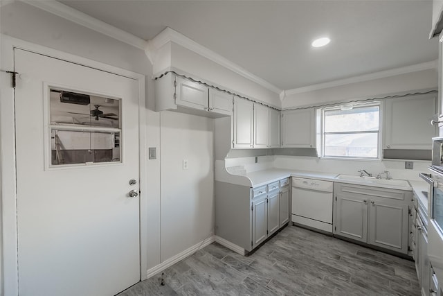 kitchen with dishwasher, sink, light hardwood / wood-style flooring, gray cabinets, and ornamental molding