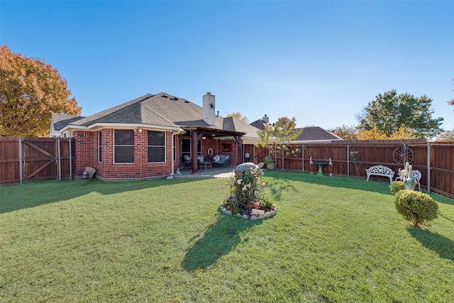 view of yard featuring a patio area