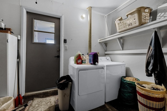 washroom featuring washing machine and dryer