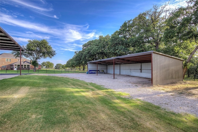 view of yard with an outdoor structure